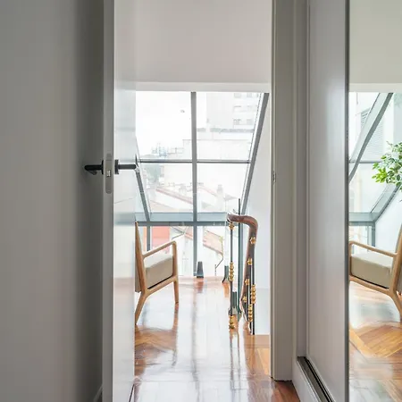 Helloasturias Oviedo, Un Espacio Luminoso Y Moderno En El Corazon De La Ciudad *