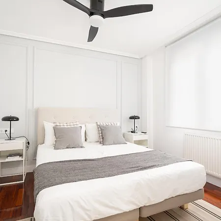Apartment Helloasturias Oviedo, Un Espacio Luminoso Y Moderno En El Corazon De La Ciudad Oviédo