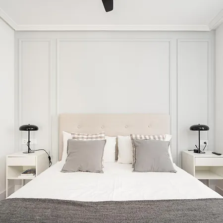 Apartment Helloasturias Oviedo, Un Espacio Luminoso Y Moderno En El Corazon De La Ciudad *