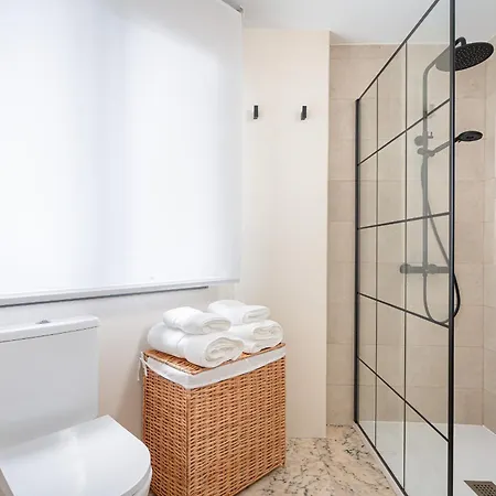 Helloasturias Oviedo, Un Espacio Luminoso Y Moderno En El Corazon De La Ciudad