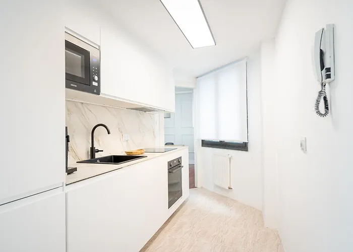 Apartamento Helloasturias Oviedo, Un Espacio Luminoso Y Moderno En El Corazón De La Ciudad