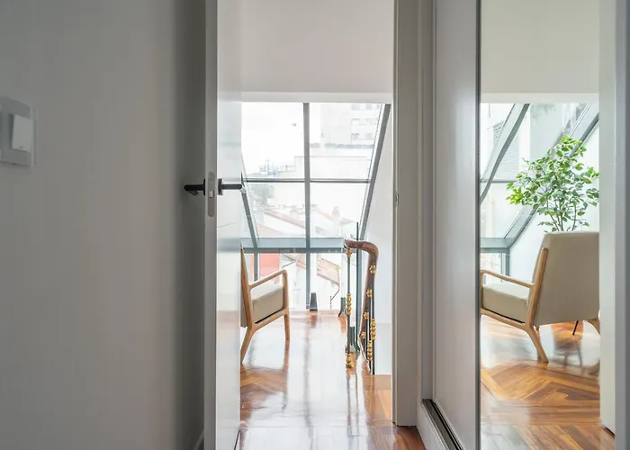 Helloasturias Oviedo, Un Espacio Luminoso Y Moderno En El Corazon De La Ciudad *