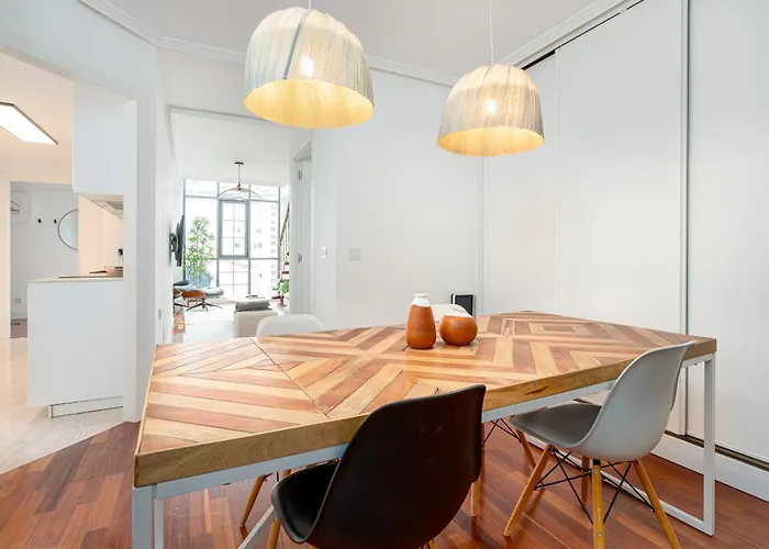 Helloasturias Oviedo, Un Espacio Luminoso Y Moderno En El Corazon De La Ciudad