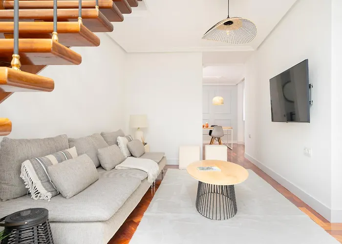 Helloasturias Oviedo, Un Espacio Luminoso Y Moderno En El Corazon De La Ciudad